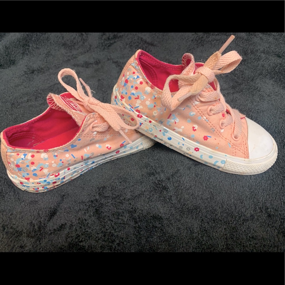 Size 9 confetti converse